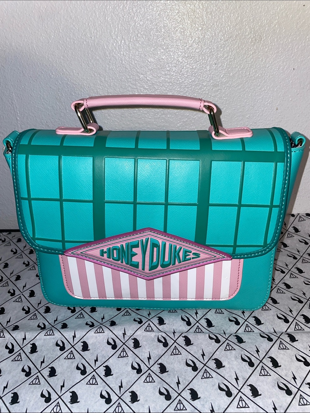 Exclusive Loungefly Harry Potter Sweet Shop Honeydukes Crossbody and Wallet Set - Picture 5 of 15
